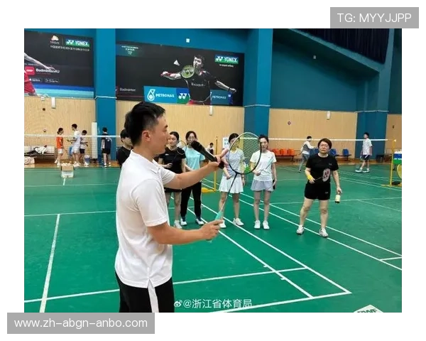 羽毛球指导教练
